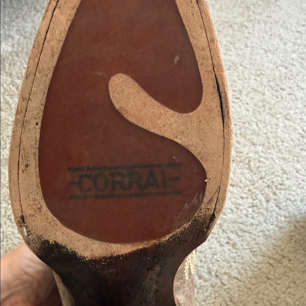 Corral Brown Heeled Boots with Cross Design - Picture 2 of 7